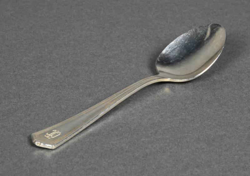 Spoon, Eating