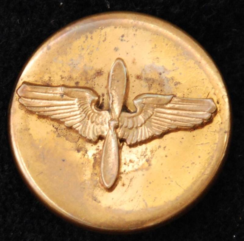 Button, Insignia