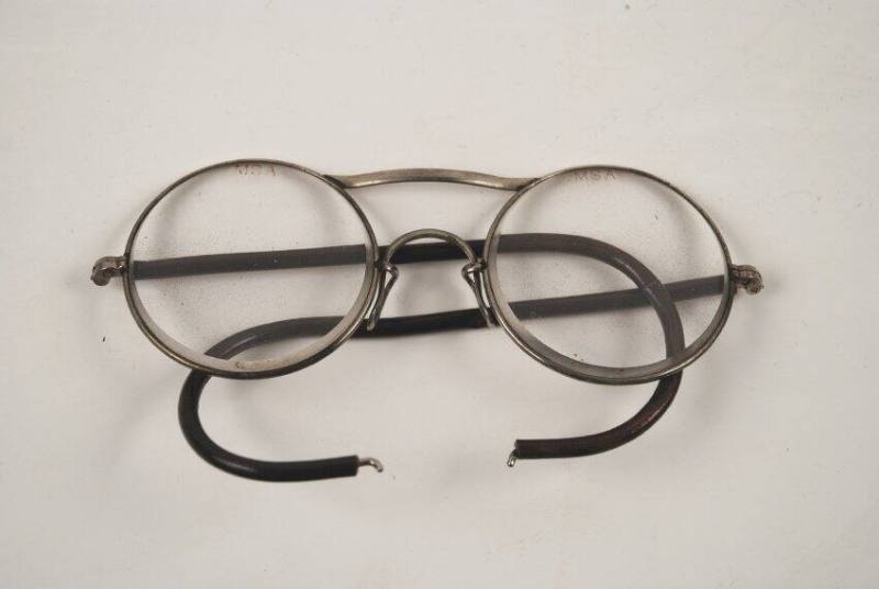 Eyeglasses