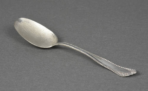 Spoon, Serving
